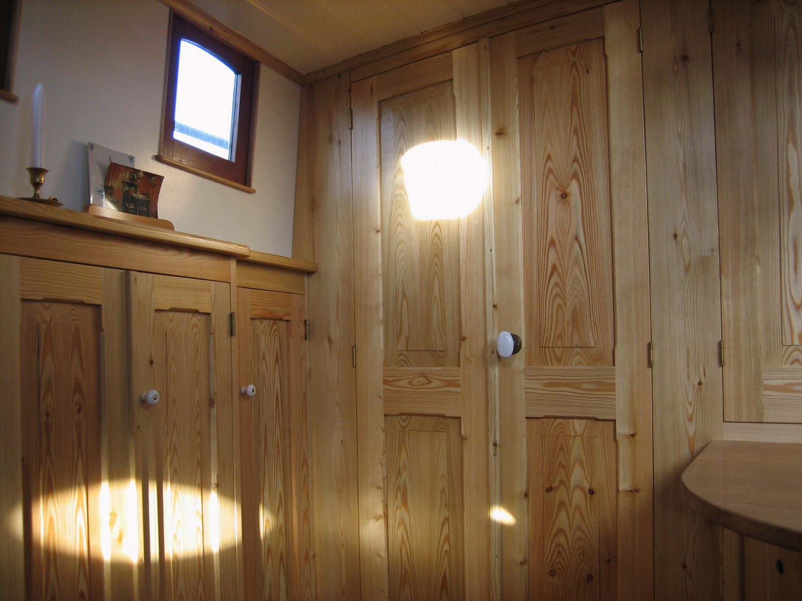 Scheepsbetimmering van larikshout