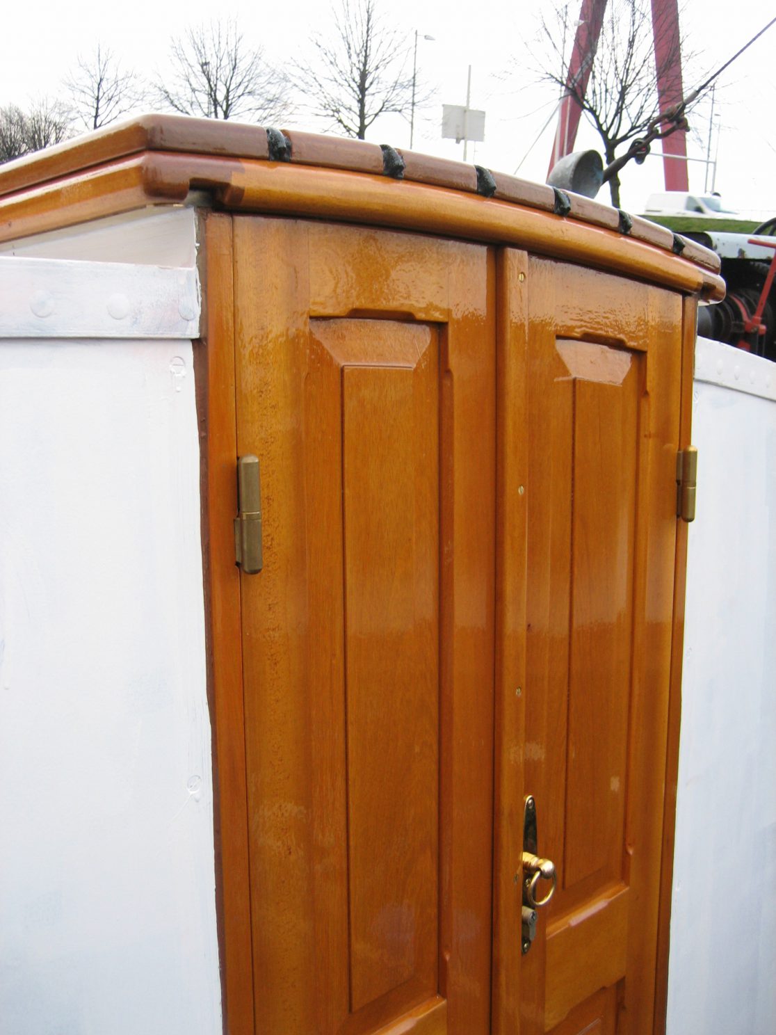 Scheepsdeuren met bossing panelen