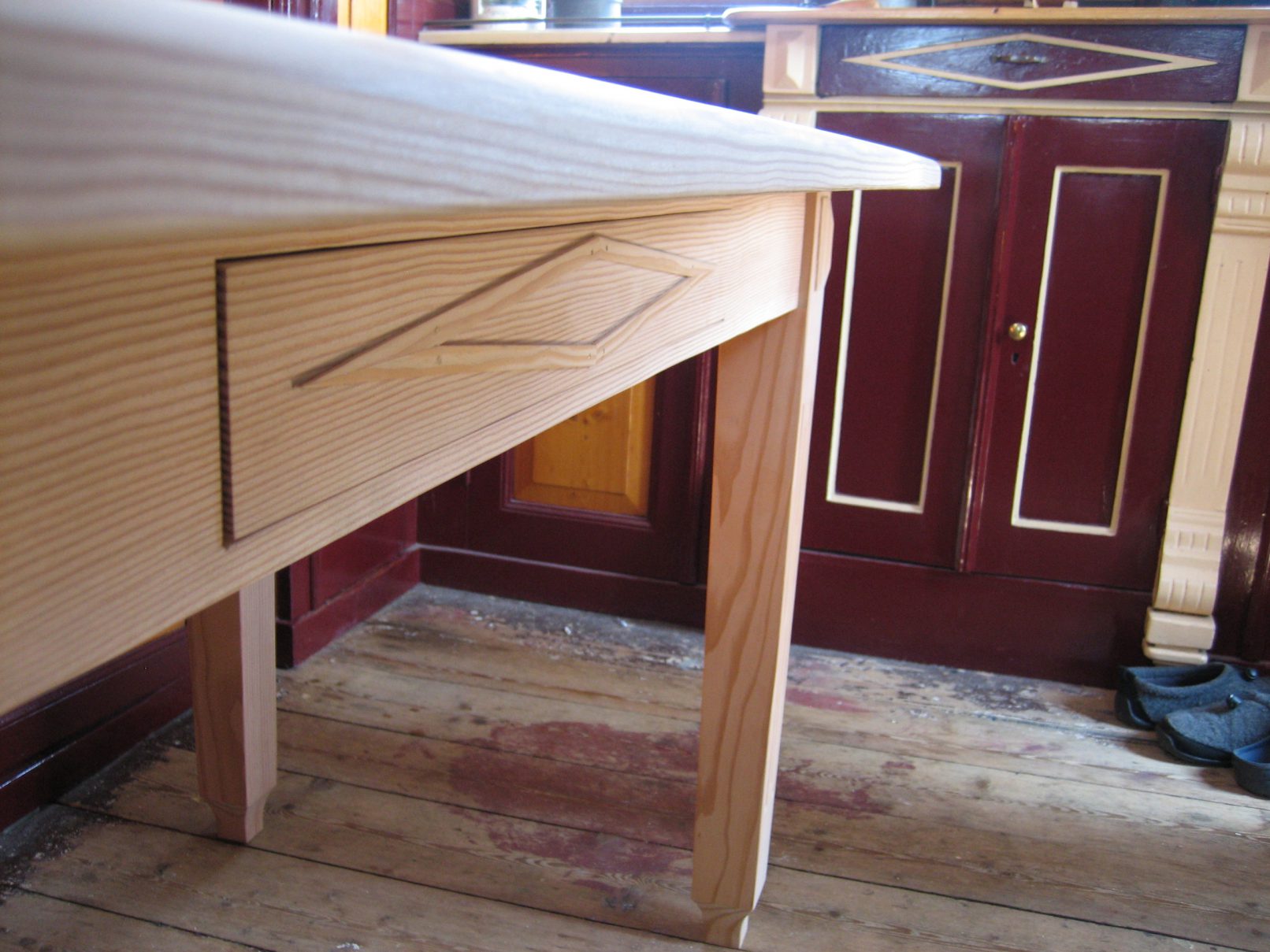 Detail van een scheepstafel