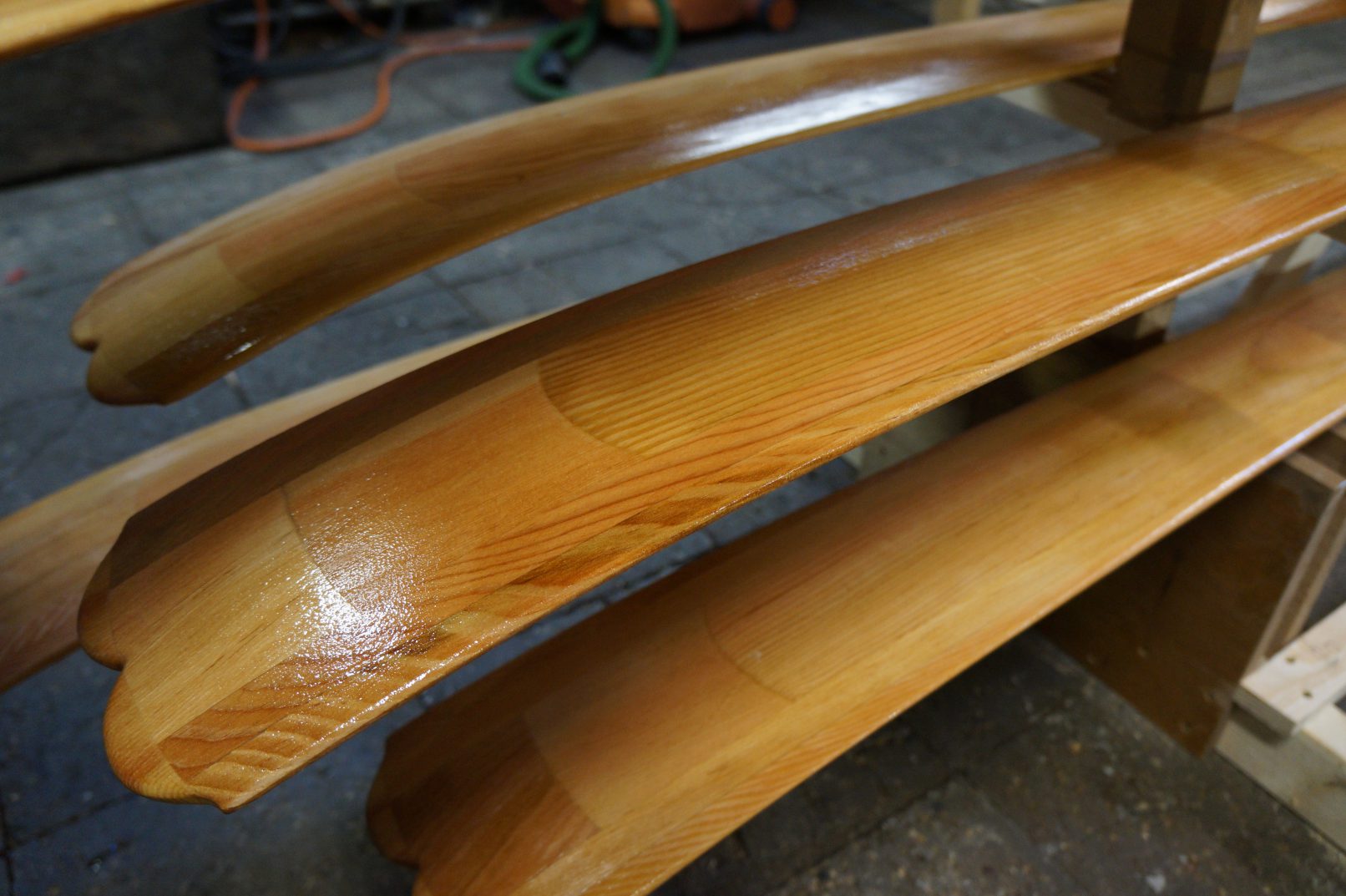 Glimmende bladen van roeiriemen