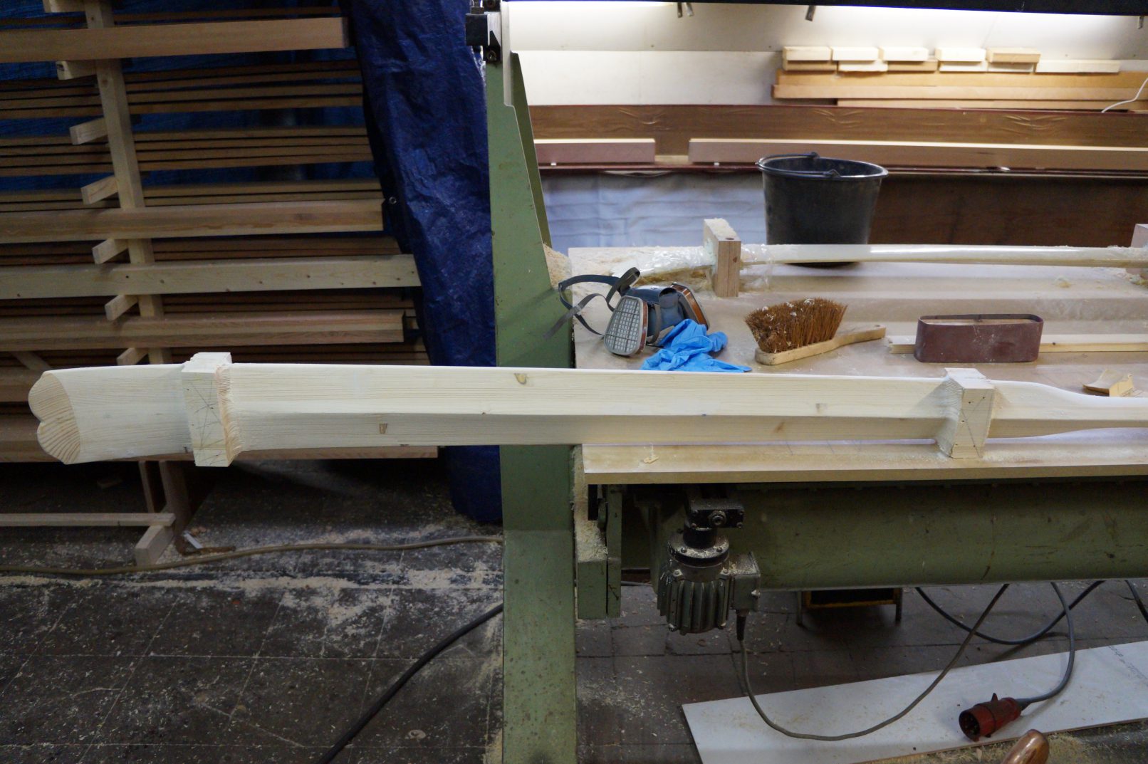 Freesmal voor de nieuwe roeiriemen van de Koningssloep