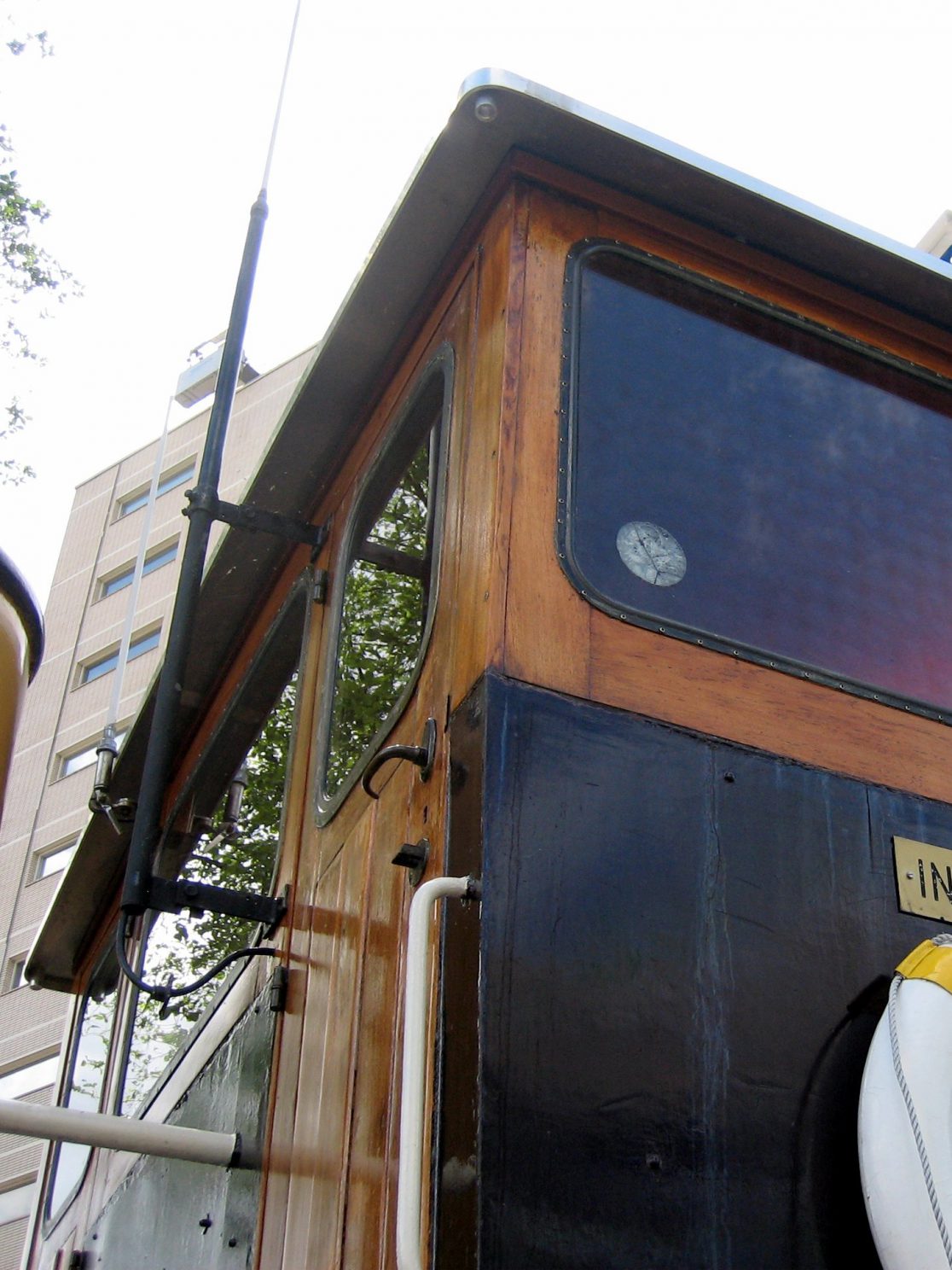 Stuurhut met nieuw dak