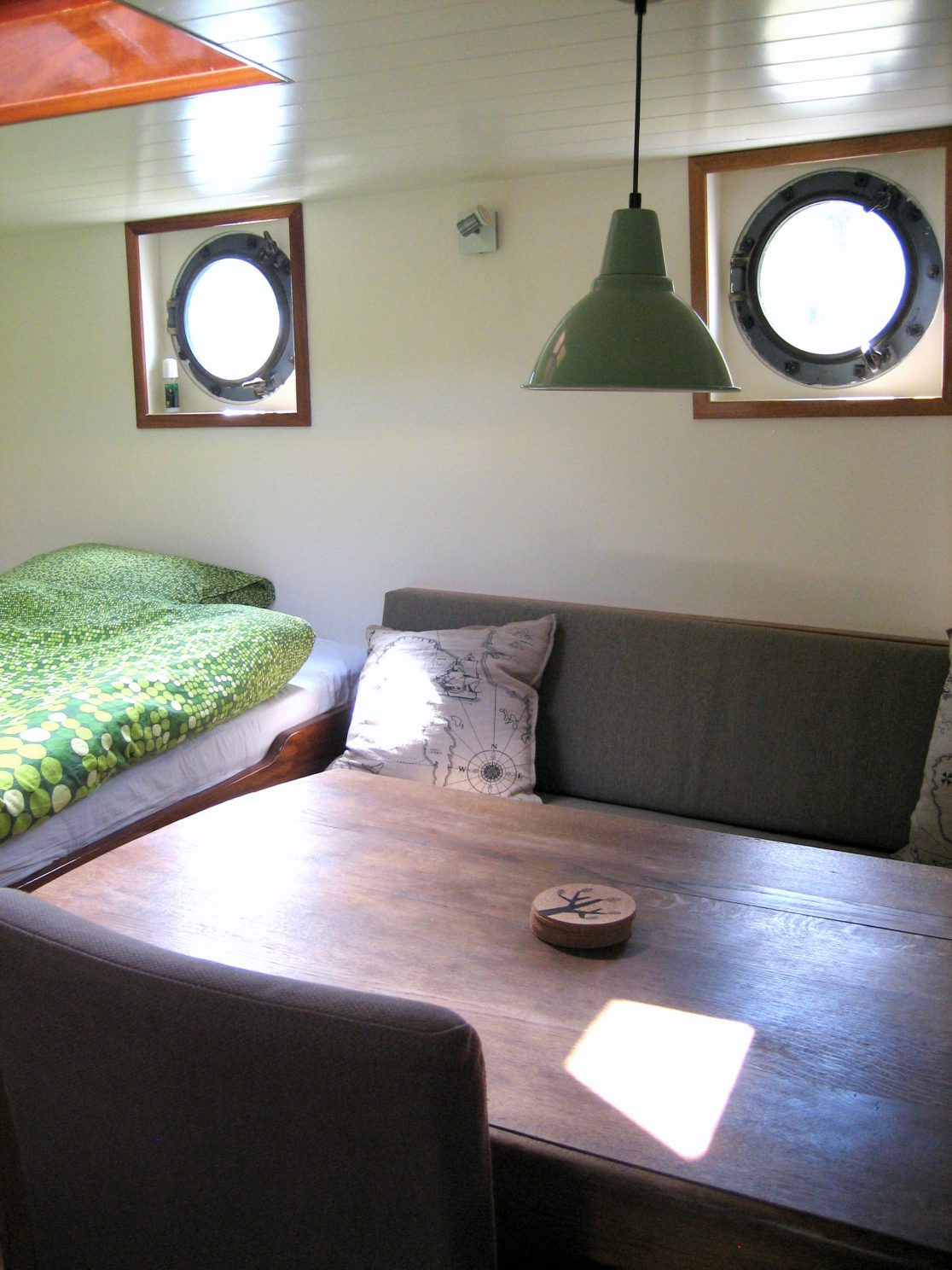 Interieur roef afgewerkt met massief houten lijstwerk